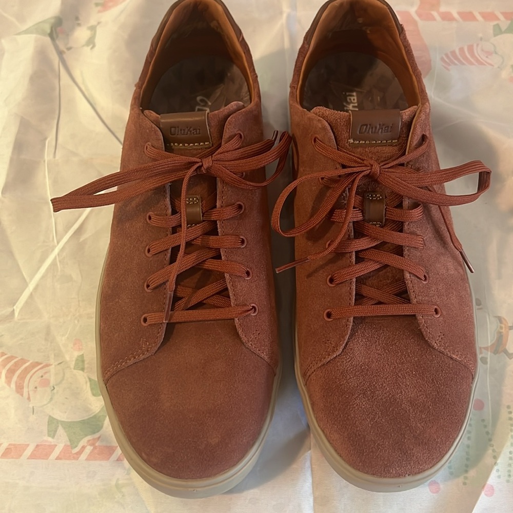 Like New OluKai Lae'ahi Li Kala Aloha Suede Sneaker Shoes Men's Sz  13M.